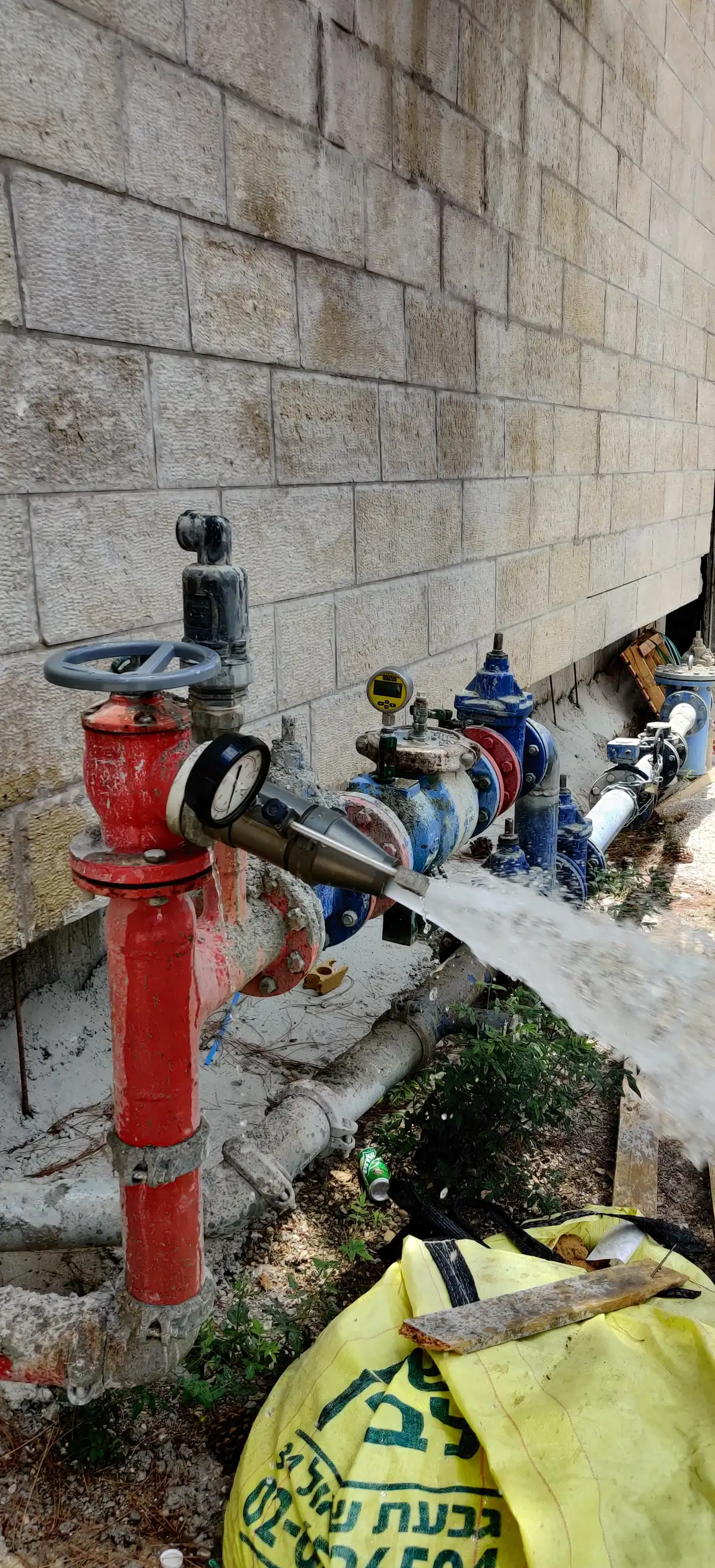 בדיקת זרימה בברז כיבוי חיצוני